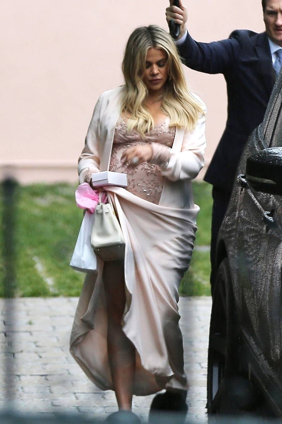 Hejt pod adresem zdradzonej Khloe: Twoja córka powinna mieć na imię KARMA