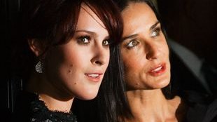 Demi Moore uczy córkę Rumer tańca na rurze