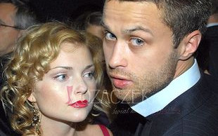 Iza Miko czekała na lotnisku