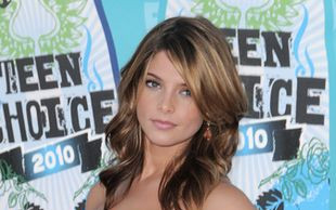 Ashley Greene seksownie na czerwonym dywanie (FOTO)