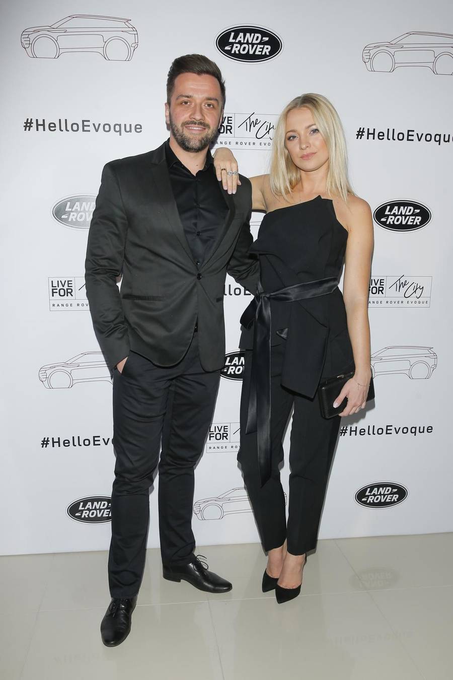 Barbara Kurdej-Szatan w czarnych spodniach i bluzce bez rękawów