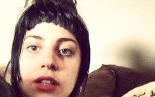 Z gołą pupą na pizzę (FOTO)