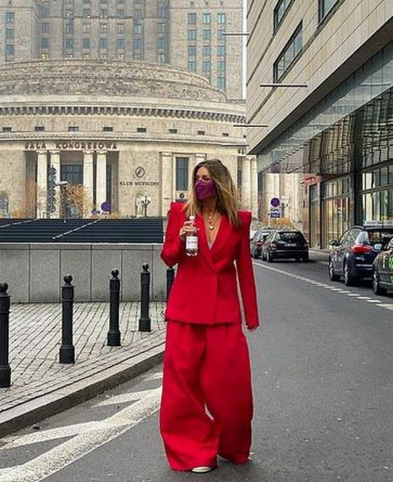 Małgorzata Rozenek w czerwonym garniturze