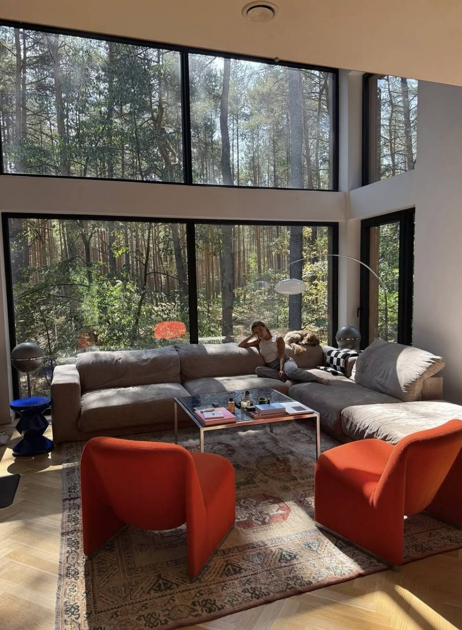 Julia Wieniawa chwali się domem w lesie za MILIONY! Wysokie sufity, KRÓLEWSKA łazienka i ogromna sauna… (FOTO)