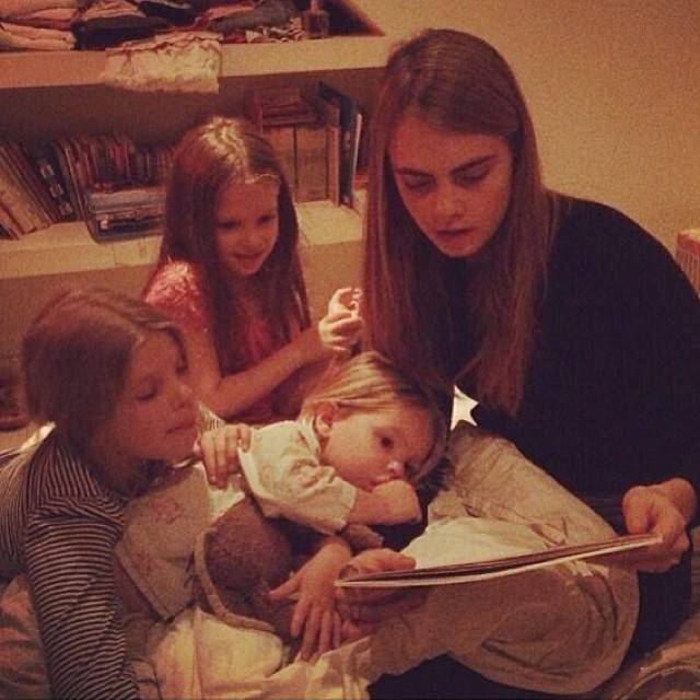 Co Cara Delevingne zamieszcza na swoim Instagramie?
