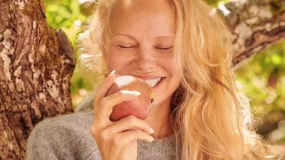 Pamela Anderson pochwaliła się swoim najnowszym projektem, “I love You”