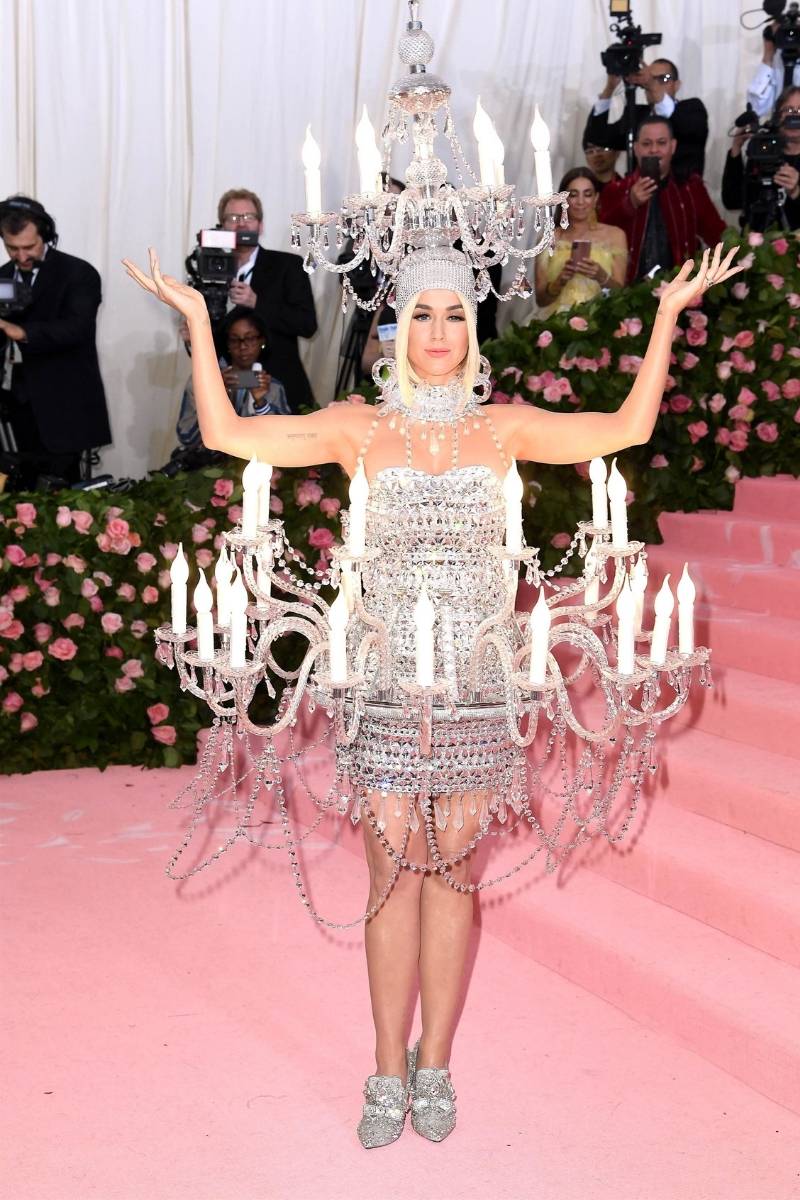 MET GALA 2019: Katy Perry jako żyrandol, Kylie Jenner jak lalka, a Gigi Hadid największą ZAGADKĄ gali (ZDJĘCIA)
