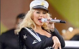 Christina Aguilera urodziła na torcie (FOTO)