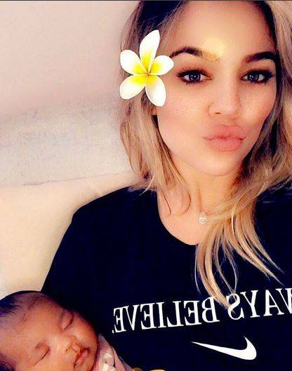 Khloe Kardashian pokazała NOWE zdjęcie True BEZ FILTRÓW