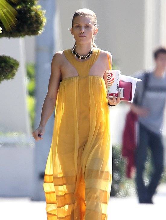 Prześwitująca sukienka AnnaLynne McCord