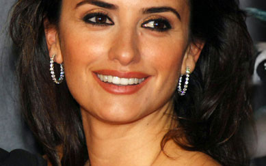 Penelope Cruz pokazała piersi w pełnej krasie (FOTO)