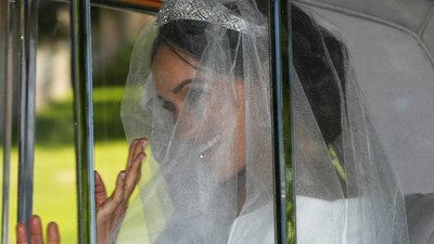PIERWSZE zdjęcia Meghan Markle W WELONIE i tiarze – jaką suknię ślubną wybrała?