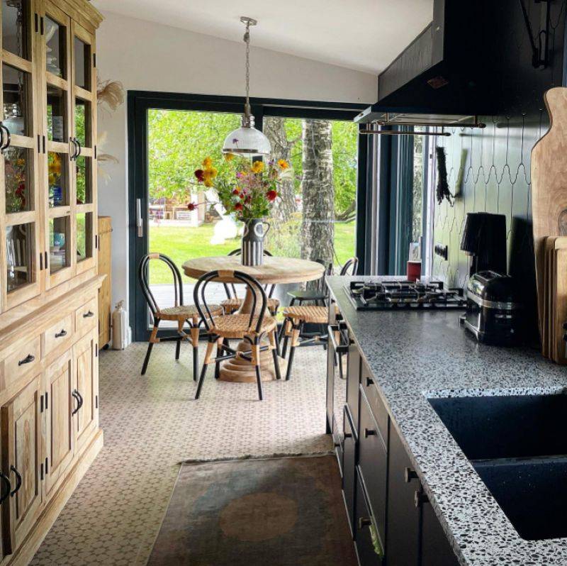 Instagram/dotindotin