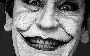 John Malkovich wciela się w kultowe postaci (FOTO)