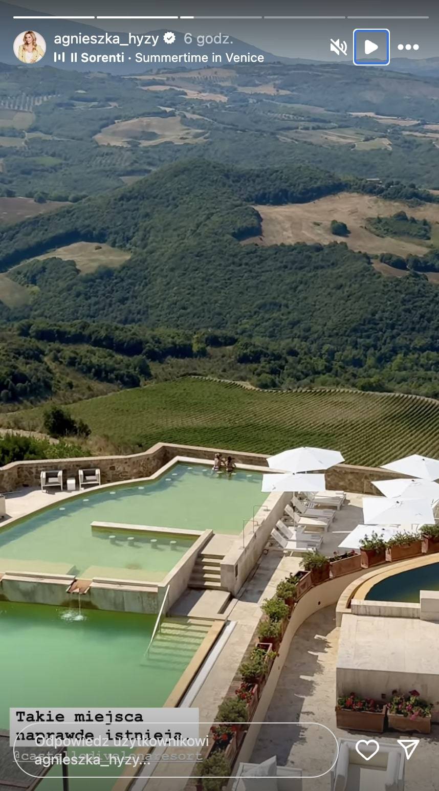 Agnieszka i Grzegorz Hyży celebrują 10. rocznicę ślubu! Małżeństwo wybrało bajkową scenerię (FOTO)