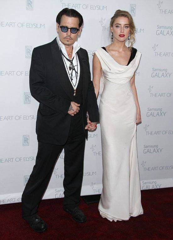 Piękna Amber Heard i Johnny Depp w brudnych butach