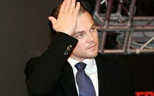 Leonardo DiCaprio odpoczywa otoczony pięknościami