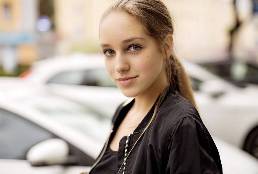 SZOK! Tak wyglądały pierwsze posty NATURALNEJ Caroline Derpieński! Plejada gwiazd, pokazy, sesje zdjęciowe (FOTO)