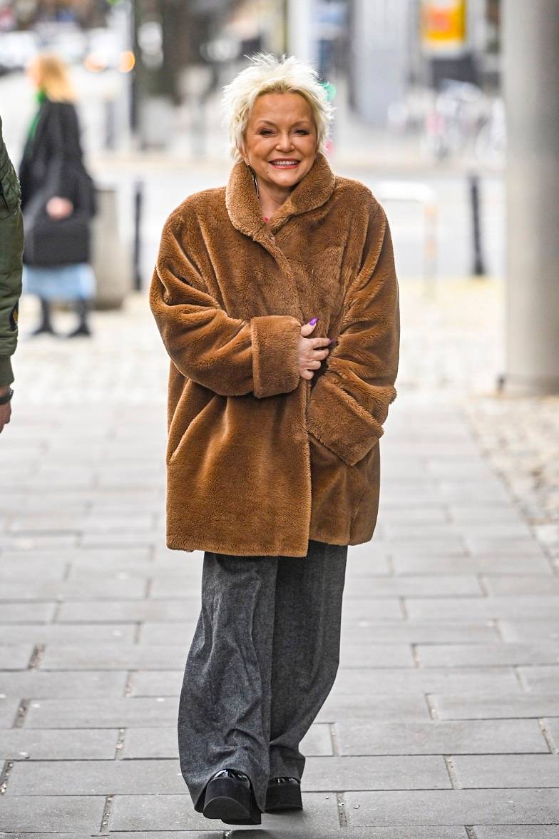 Dzień Dobry TVN. Agnieszka Woźniak-Starak odjeżdża swoim sportowym samochodem, Sylwia Gliwa wygląda jak Cielecka