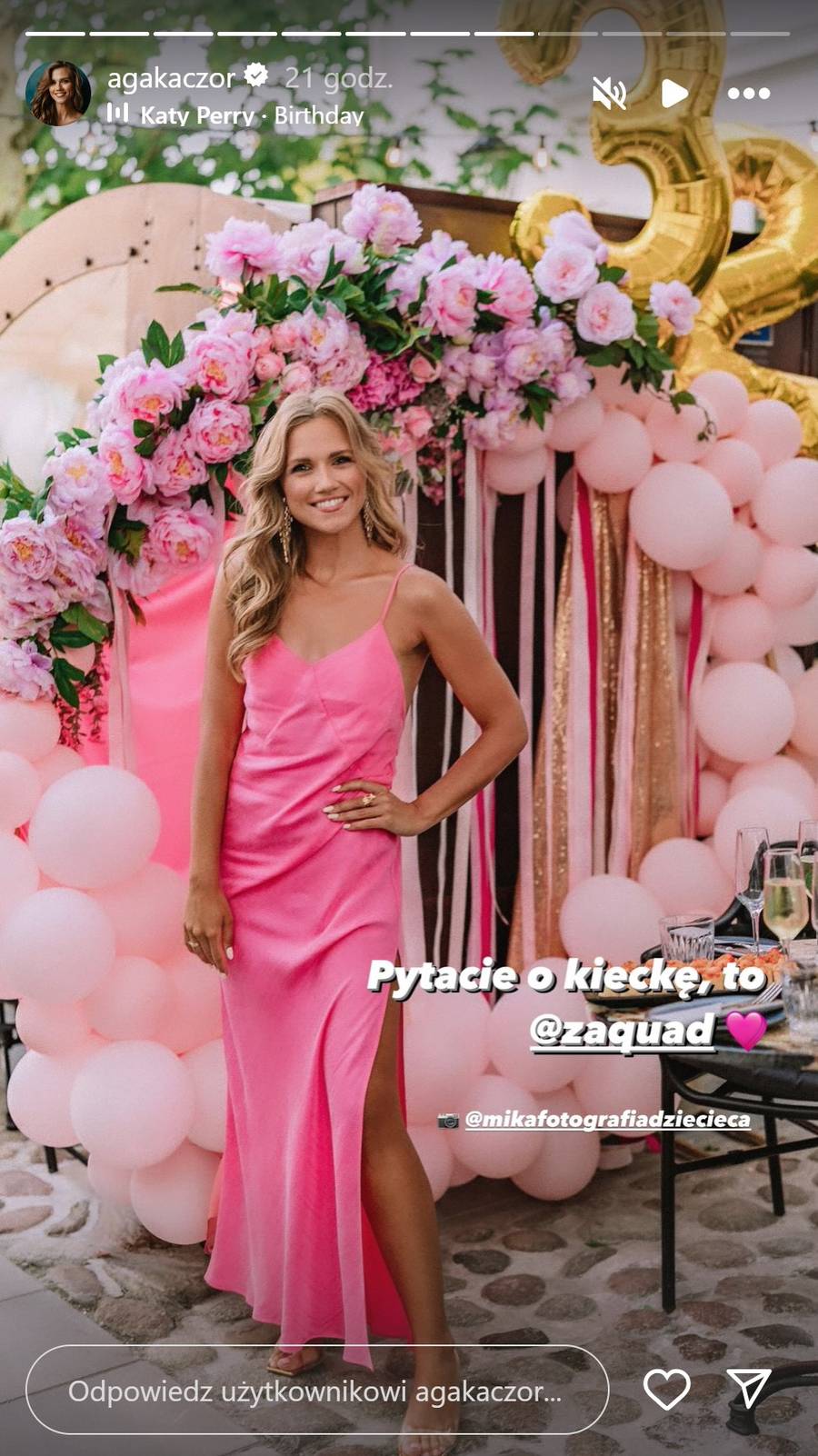 Tak Kaczorowska świętowała swoje urodziny: Znane nazwiska, wszechobecny róż i tort z własną podobizną! (FOTO)