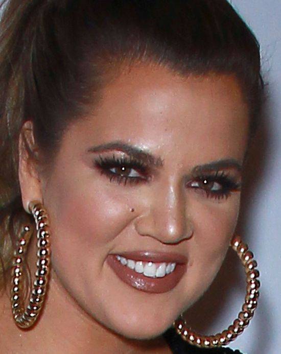 13 zdjęć, które ukazują, jak naprawdę wygląda twarz Khloe Kardashian
