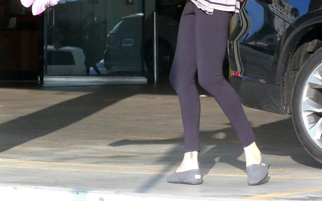 Charlize Theron z synem Jacksonem i Seanem Pennem