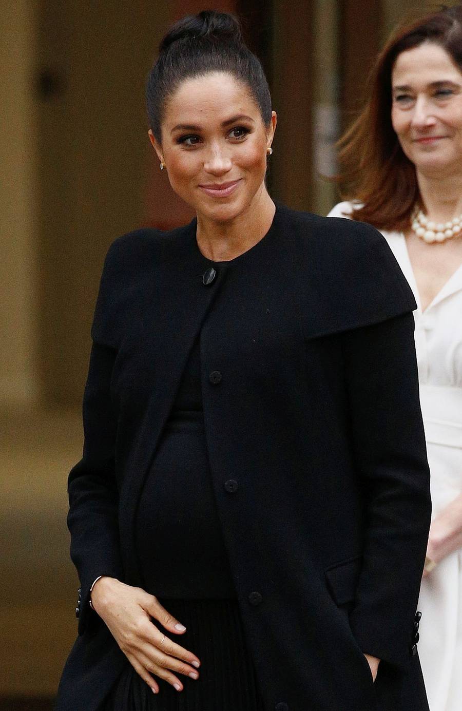 Księżna Meghan w ciasnym koku – trochę się zaokrągliła (ZDJĘCIA)