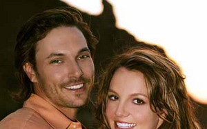 Brit pogodzona z KFedem