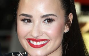 Demi Lovato na Twittera wrzuciła fotkę bez makijażu (FOTO)