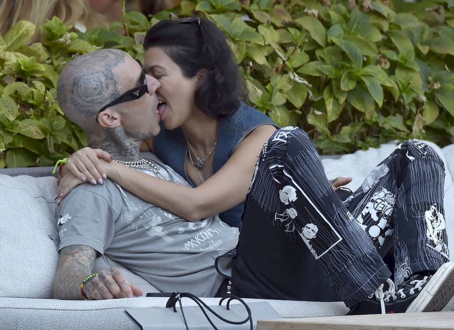 Kourtney Kardashian całuje się z Travisem Barkerem