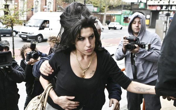 Amy Winehouse zdradza męża?