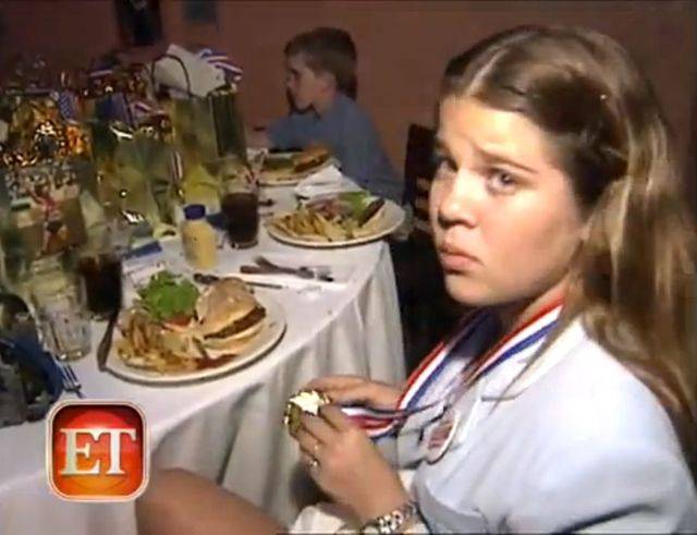 Jak się zmieniała twarz Khloe Kardashian?