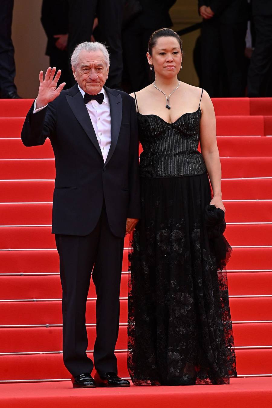 Gwiazdy zachwycają na Festiwalu w Cannes! Klasyczna Bella Hadid, Robert de Niro z partnerką, Irina Shayk…(FOTO)