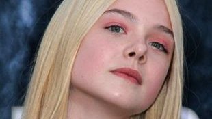 Elle Fanning niewinna jak aniołek (FOTO)