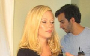 Kendra pozuje  z gołym brzuszkiem (FOTO)