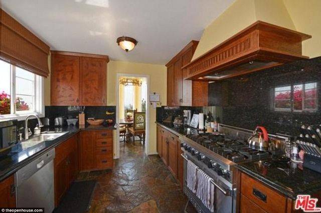 Wszyscy się dziwią Evie Longorii. Dlaczego dopiero teraz sprzedaje ten dom?