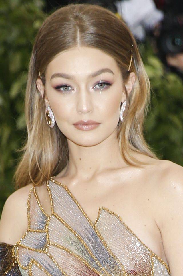 ZJAWISKOWE kreacje na Met Gali 2018: Kardashianki, Rihanna jak papież…