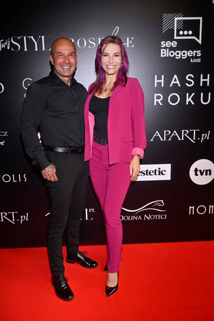 Plejada gwiazd na gali #Hasztagi Roku 2023: Agnieszka Kaczorowska w za długich spodniach, Agnieszka Hyży eksponuje zgrabny brzuszek