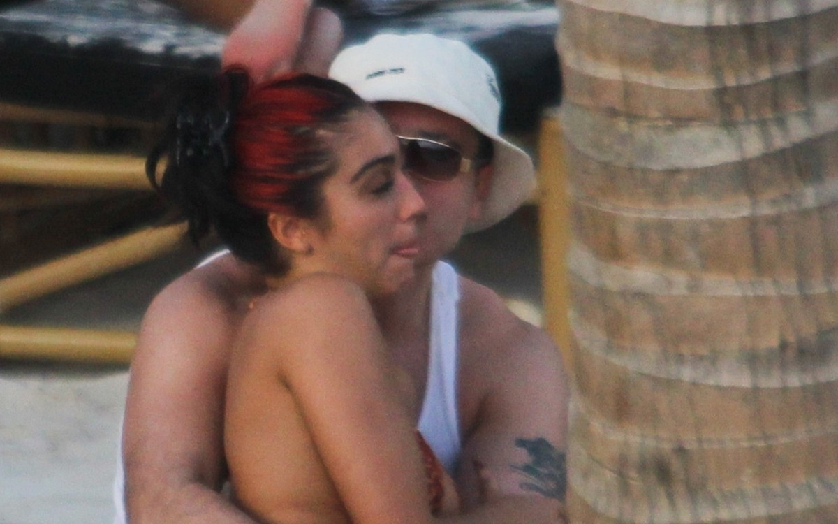 Lourdes Leon, córka Madonny w skąpym BIKINI. Całuje się z chłopakiem na plaży (ZDJĘCIA)