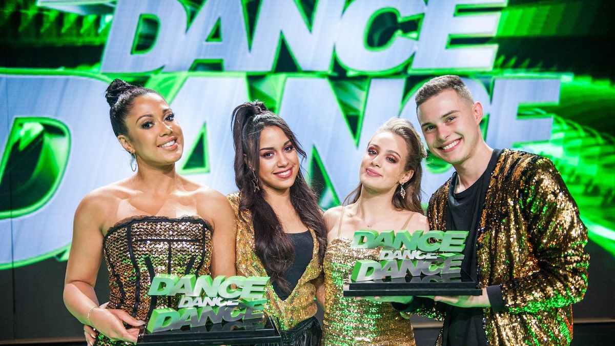 12.04.2019 SZELIGI UL.SZELIGOWSKA 48 STUDIA TRANSCOLOR - REALIZACJA PROGRAMU DANCE DANCE DANCE - ODCINEK FINALOWY N/Z PATRYCJA KAZADI I VICTORIA KAZADI ZE STATUETKA , WIKTORIA GASIEWSKA I ADAM ZDROJKOWSKI ZE STATUETKA