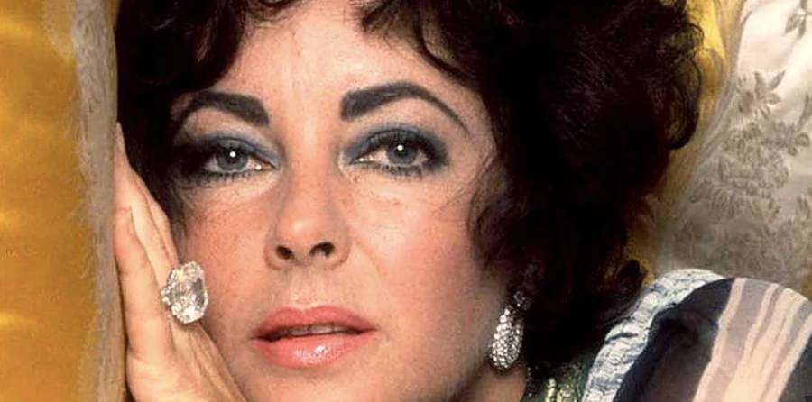 TOP 10. Najdroższe pierścionki zaręczynowe gwiazd – Hmm KIM KARDASHIAN czy BEYONCE wygrała konkurencję?