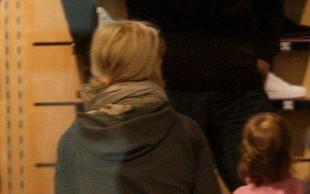 Kto świeci pupą w centrum handlowym? (FOTO)