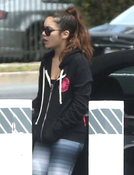 Vanessa Hudgens na stacji benzynowej