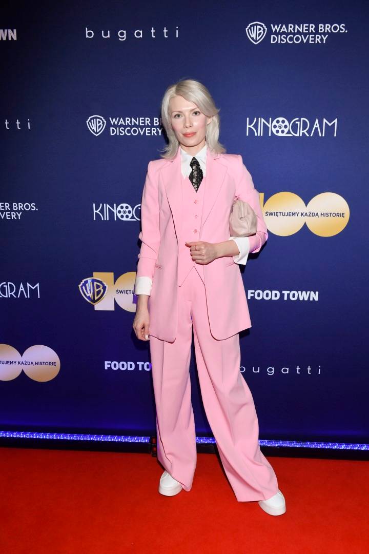 100-lecie Warner Bros. Discovery: Radosna Julia Wieniawa z popcornem, czarnowłosa Anna Maria Sieklucka, Małgorzata Foremniak