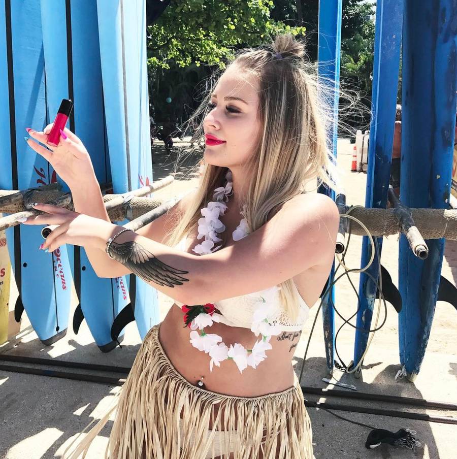 Andziaks ma dziś miliony fanów i uwielbia chwalić się luksusem. A co wrzucała na Instagram 12 lat temu? (FOTO)