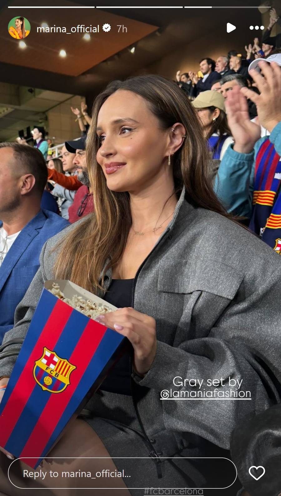 Przyjaciółki Anna Lewandowska i Marina Łuczenko odsłoniły nogi na trybunach. Tak wspierały mężów na meczu! (FOTO)