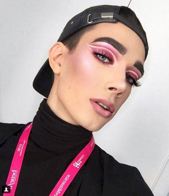 Wow! Ten chłopak maluje się lepiej od WIĘKSZOŚCI kobiet!