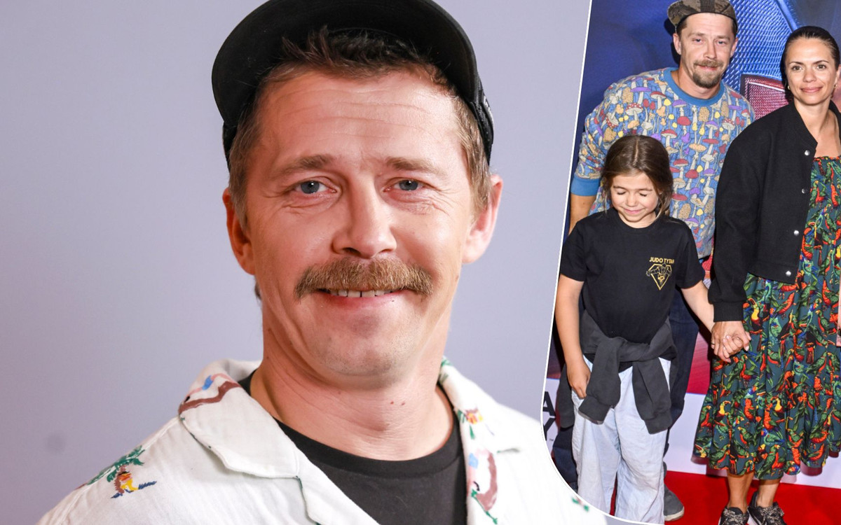 Bartosz Obuchowicz zabrał całą rodzinę na premierę filmu “Superman”. Jest dumnym ojcem trzech córek!