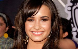 Demi Lovato coraz poważniejsza (FOTO)