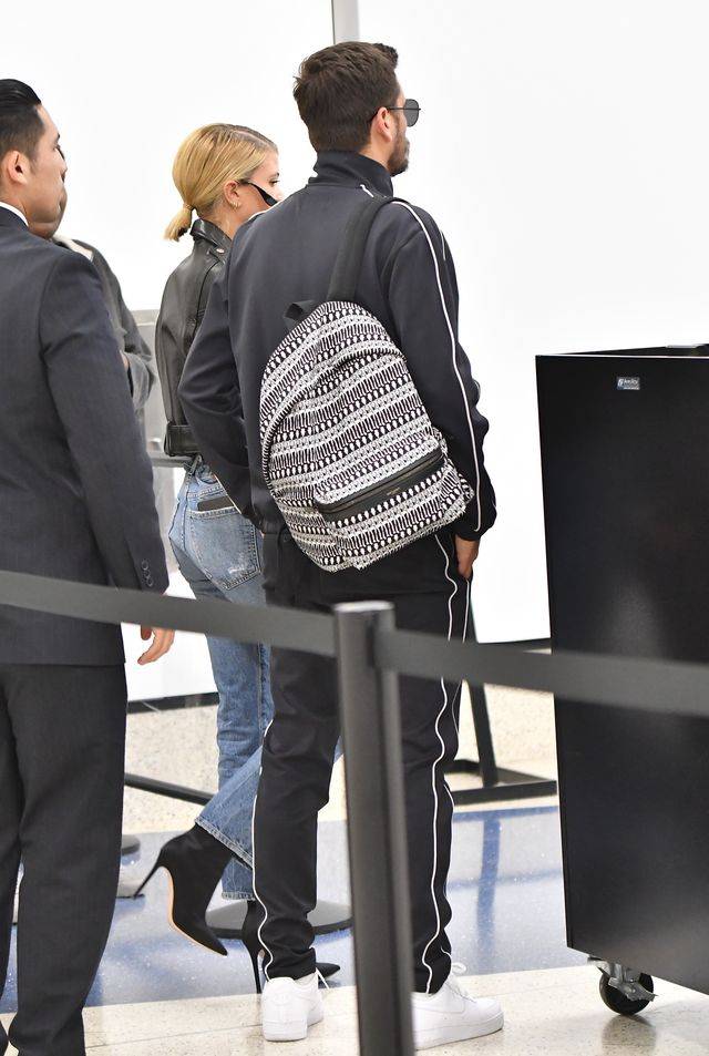 Scott Disick z Sofią Richie za rączkę na lotnisku (ZDJĘCIA)